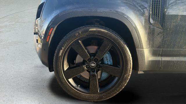 Used 2023 Land Rover Defender 130 SE image 13