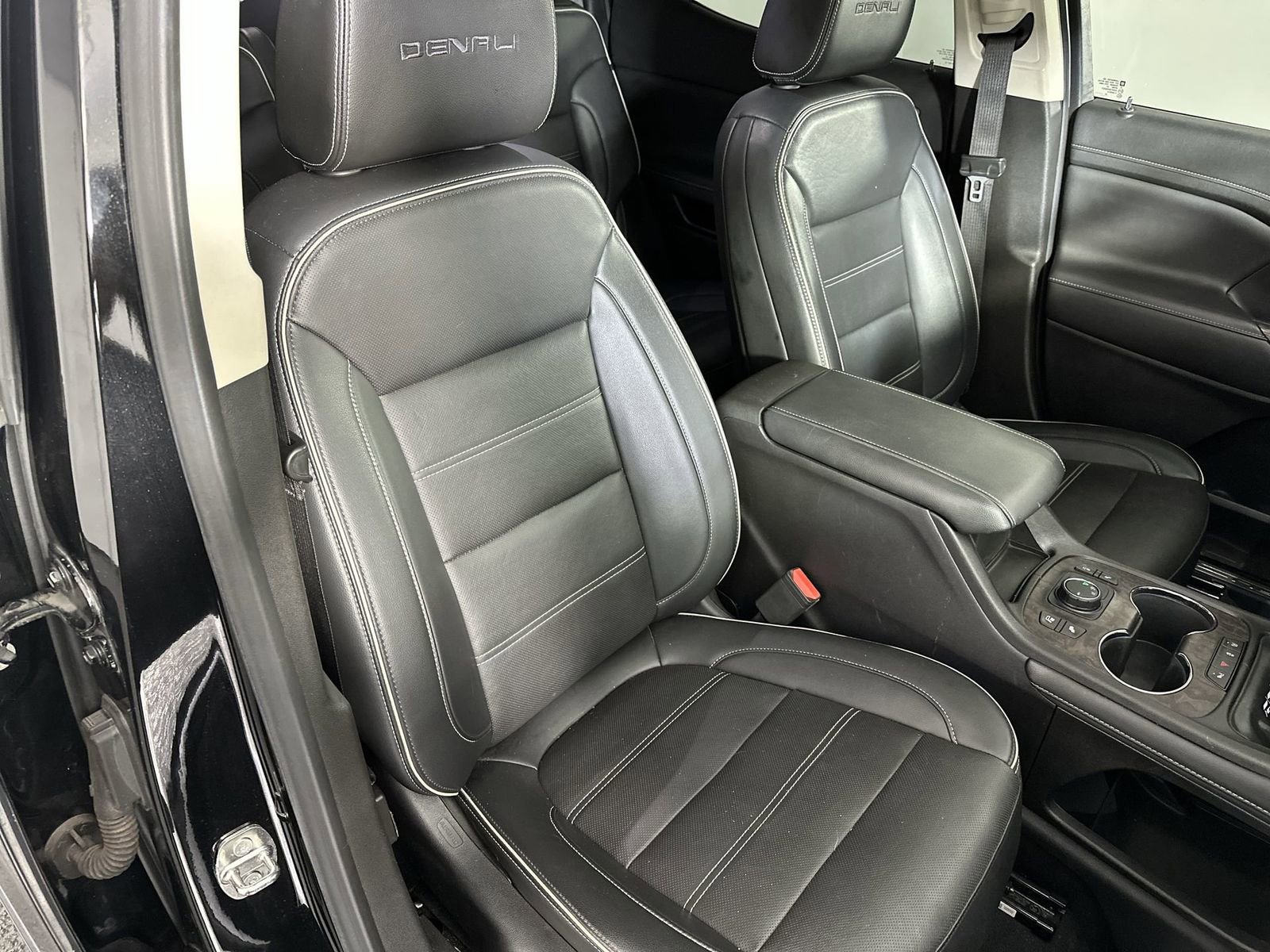 Used 2023 GMC Acadia Denali w/ Black Diamond Edition image 31