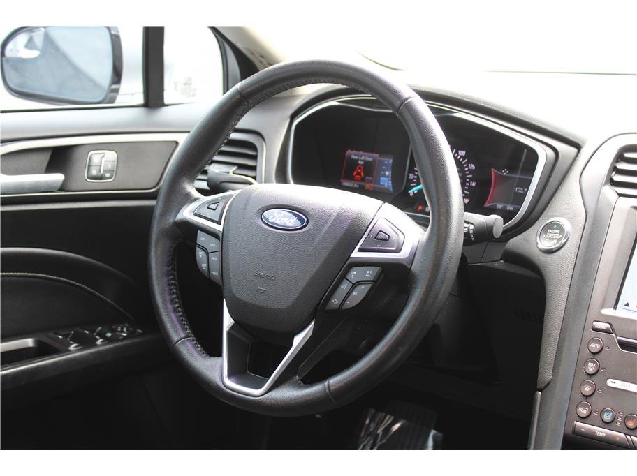 Used 2017 Ford Fusion Titanium AWD/4WD image 16