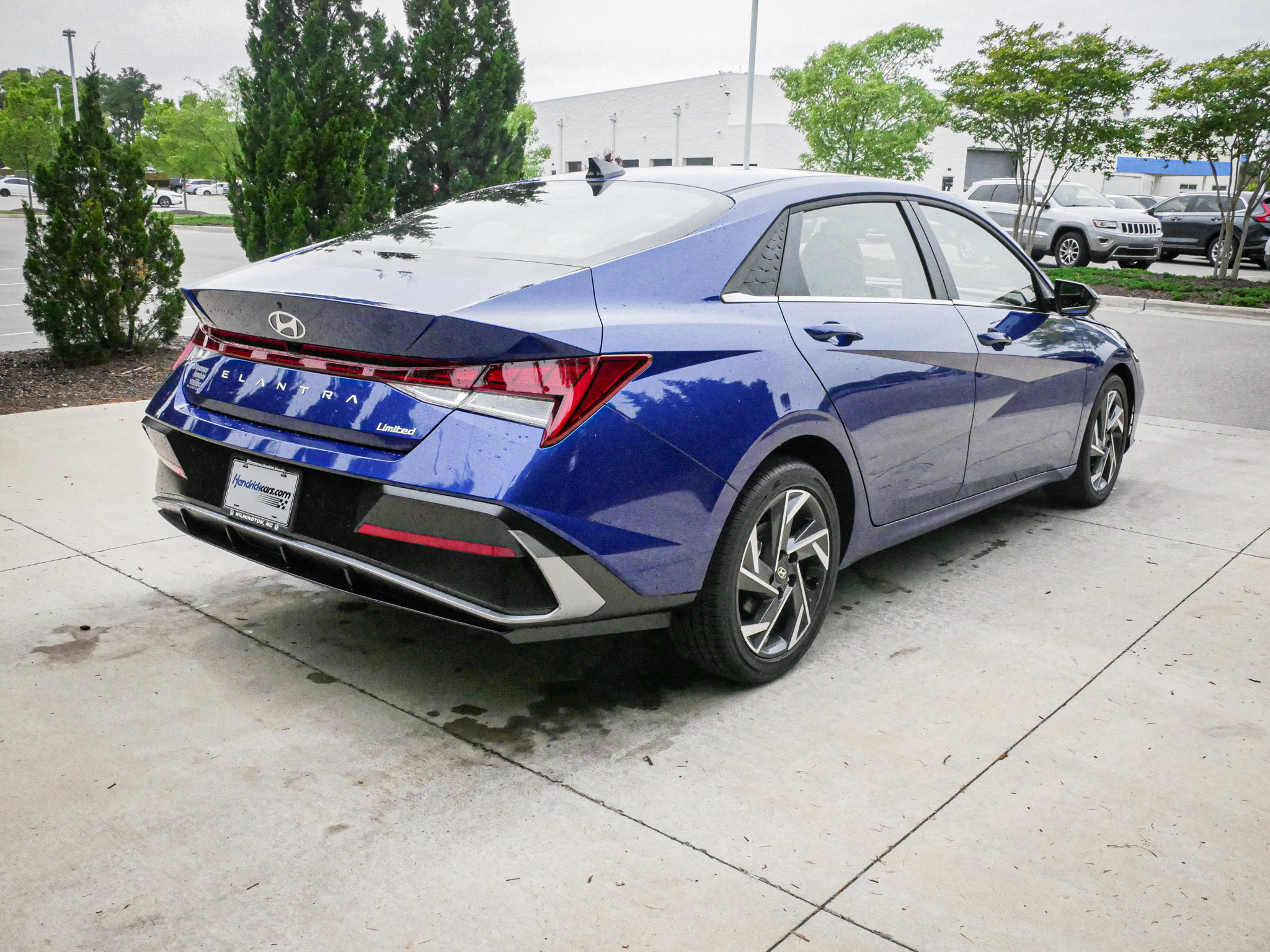 Used 2025 Hyundai Elantra Limited image 10