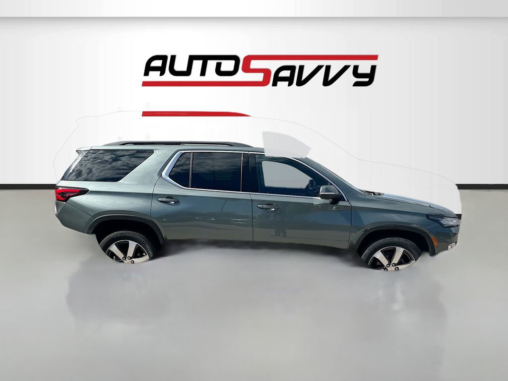 Used 2023 Chevrolet Traverse LT w/ LT Premium Package image 8