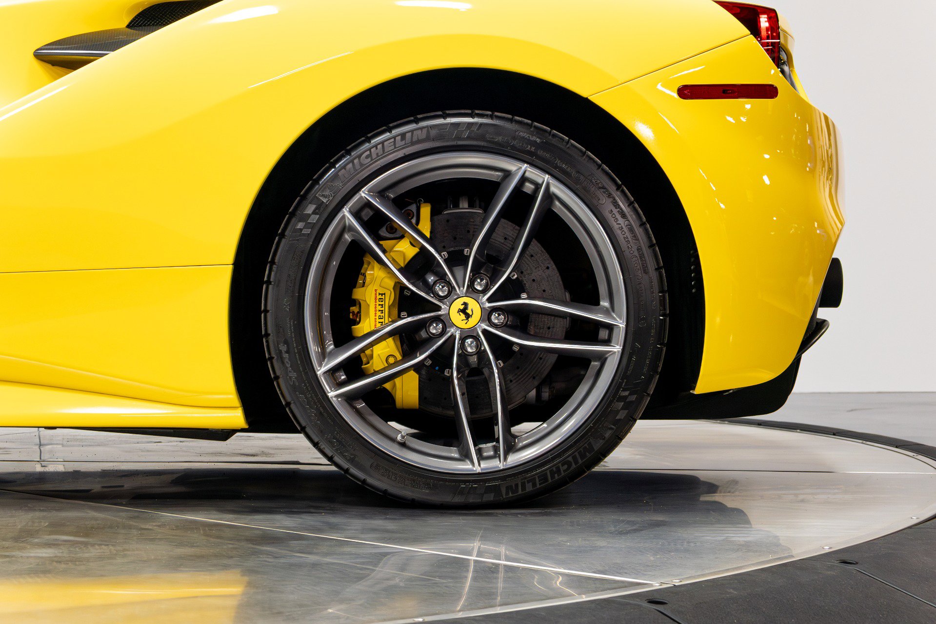 Used 2017 Ferrari 488 Spider image 40