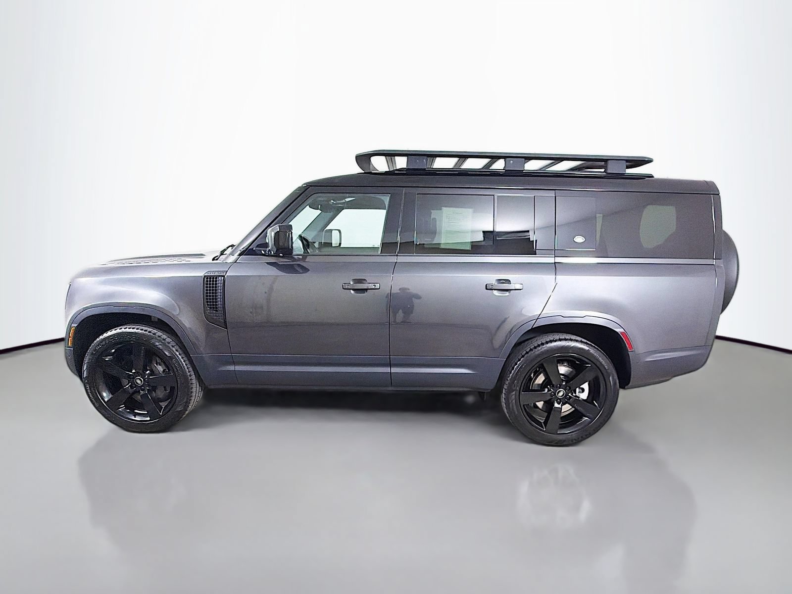 Certified 2023 Land Rover Defender 130 SE AWD/4WD image 2