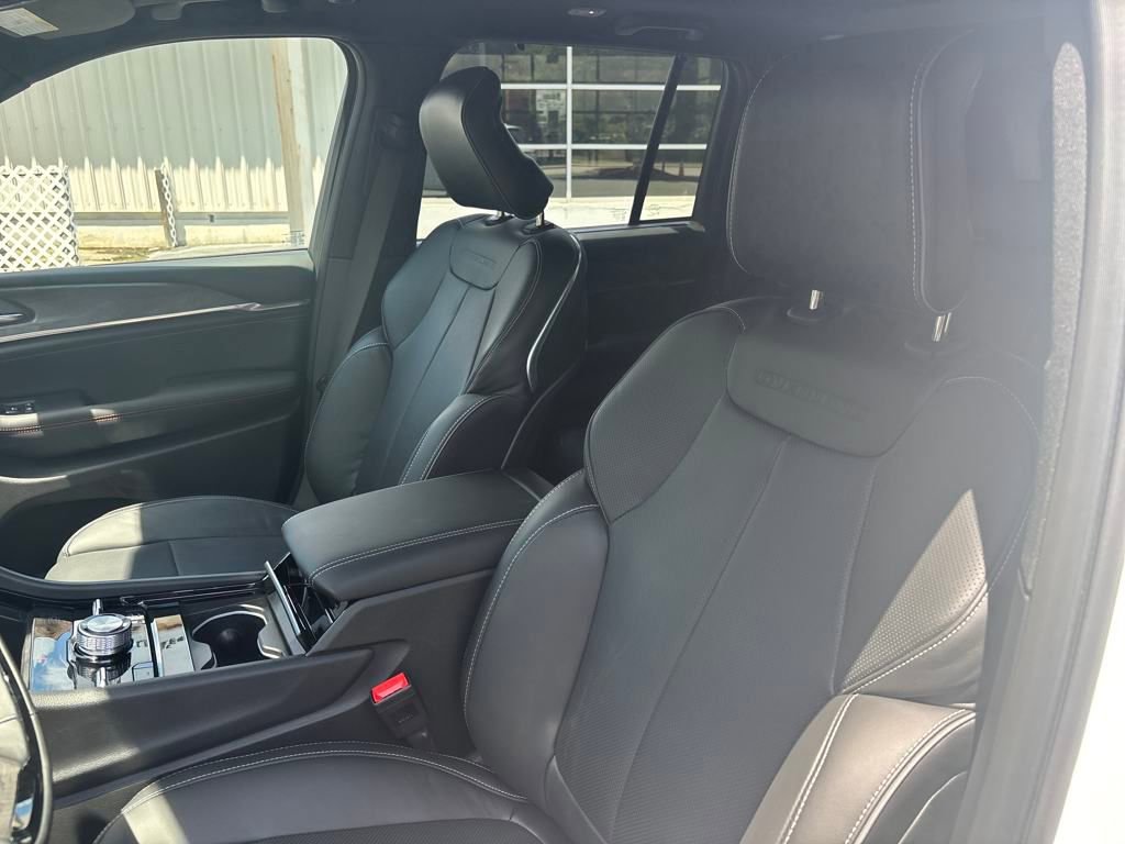 New 2025 Jeep Grand Cherokee Overland w/ Adv Protech Group III image 15