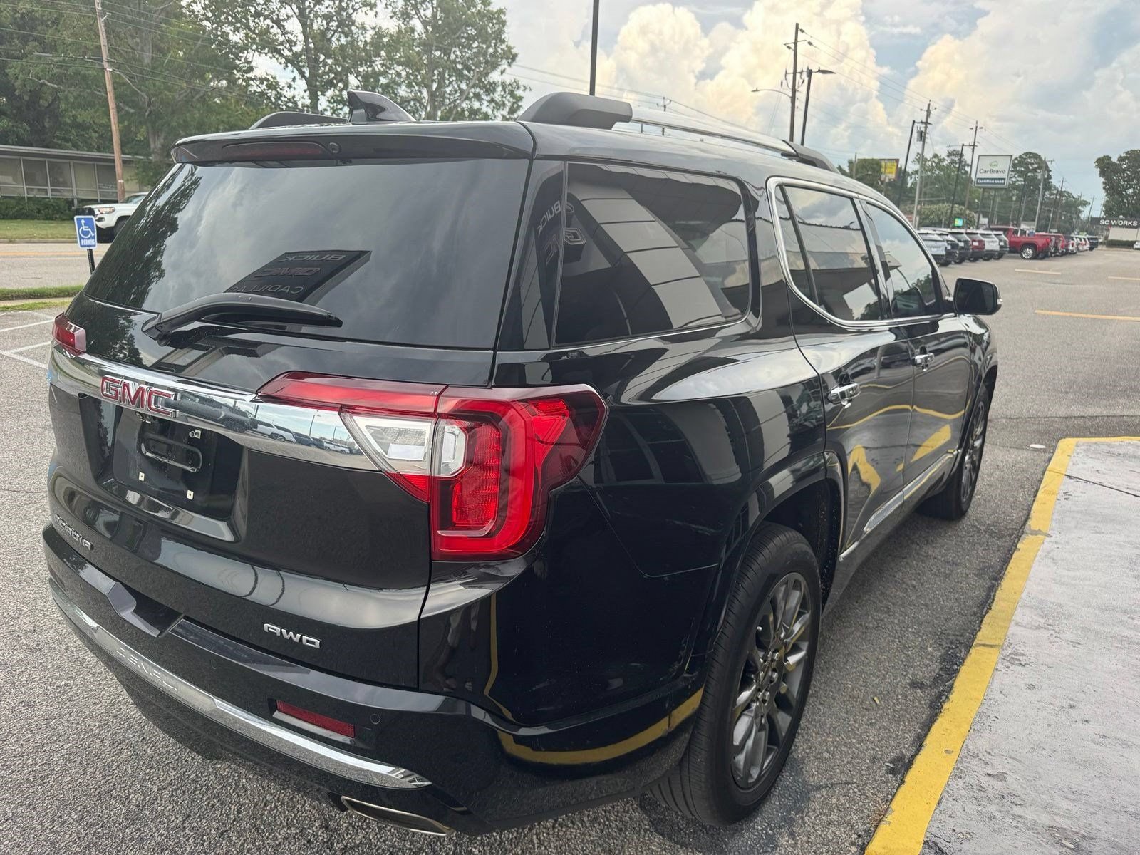 Used 2022 GMC Acadia Denali w/ Black Diamond Edition AWD/4WD image 10