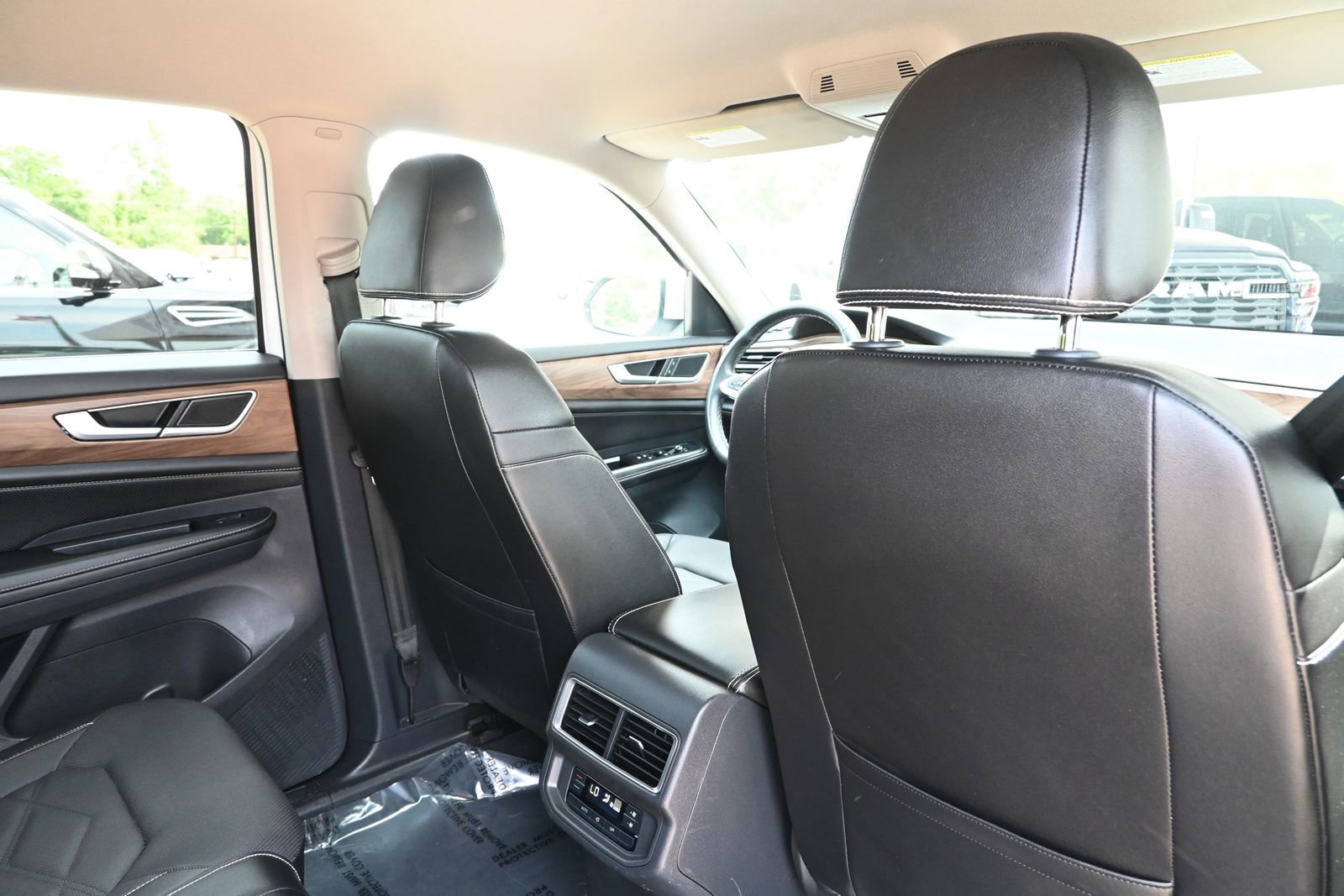 Used 2024 Volkswagen Atlas SE AWD/4WD image 29
