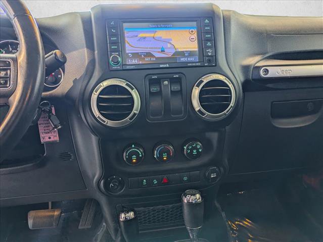 Used 2018 Jeep Wrangler Sahara w/ Connectivity Group AWD/4WD image 14