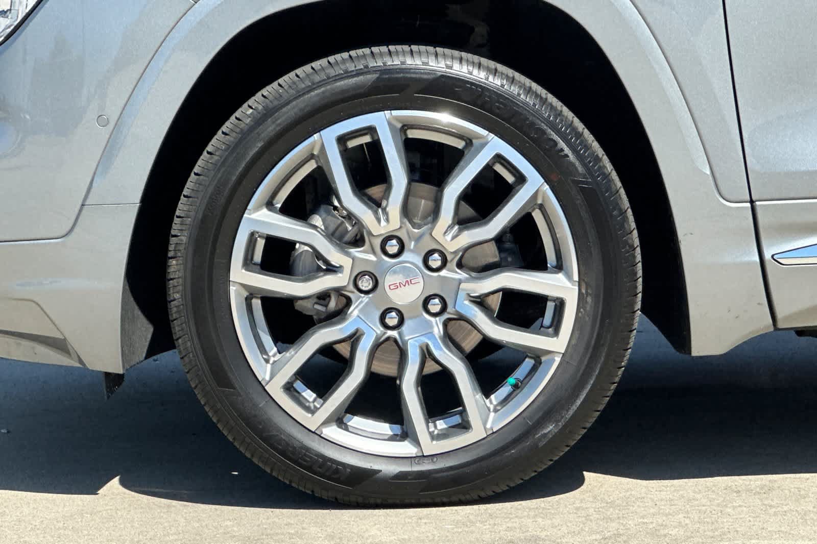 Used 2024 GMC Terrain Denali w/ Denali Premium Package AWD/4WD image 26