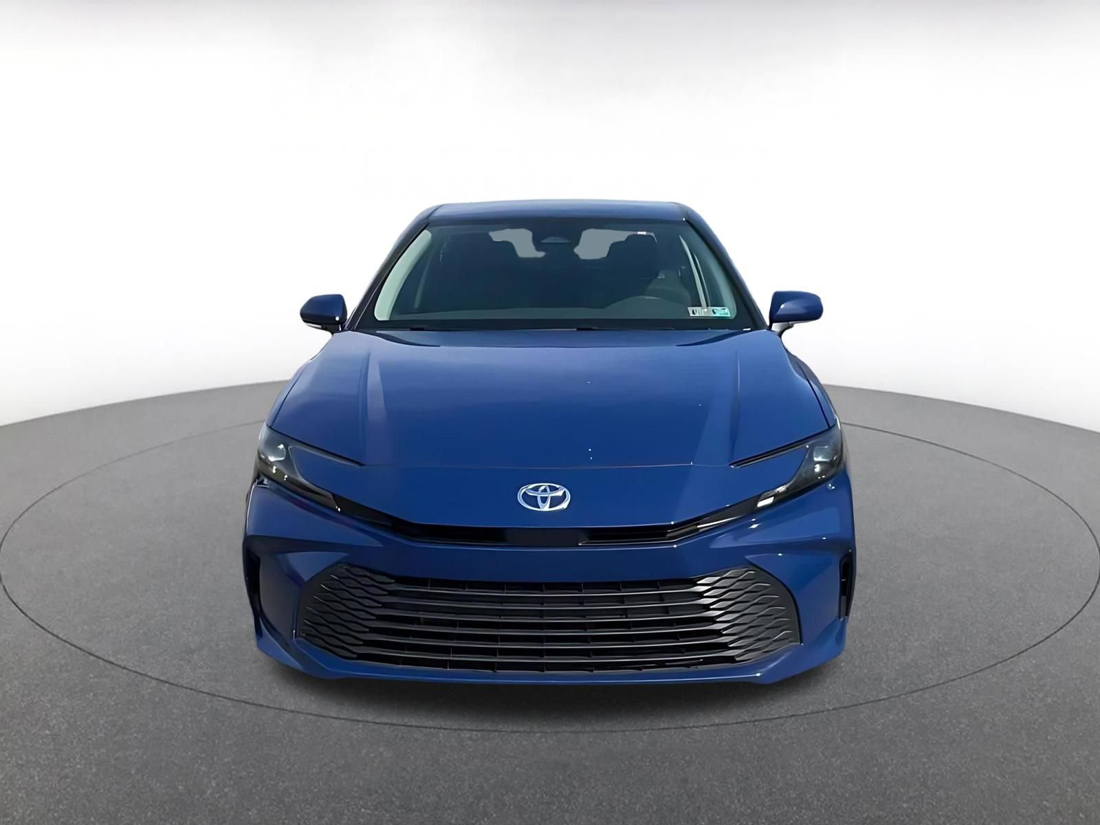 Used 2025 Toyota Camry LE image 3