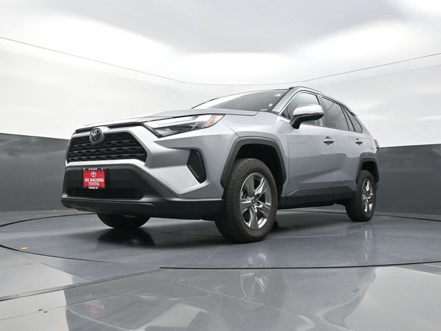 Used 2025 Toyota RAV4 XLE AWD/4WD image 32