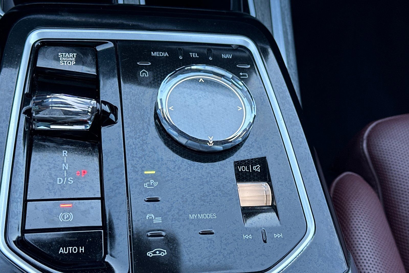 Used 2025 BMW 740i image 30