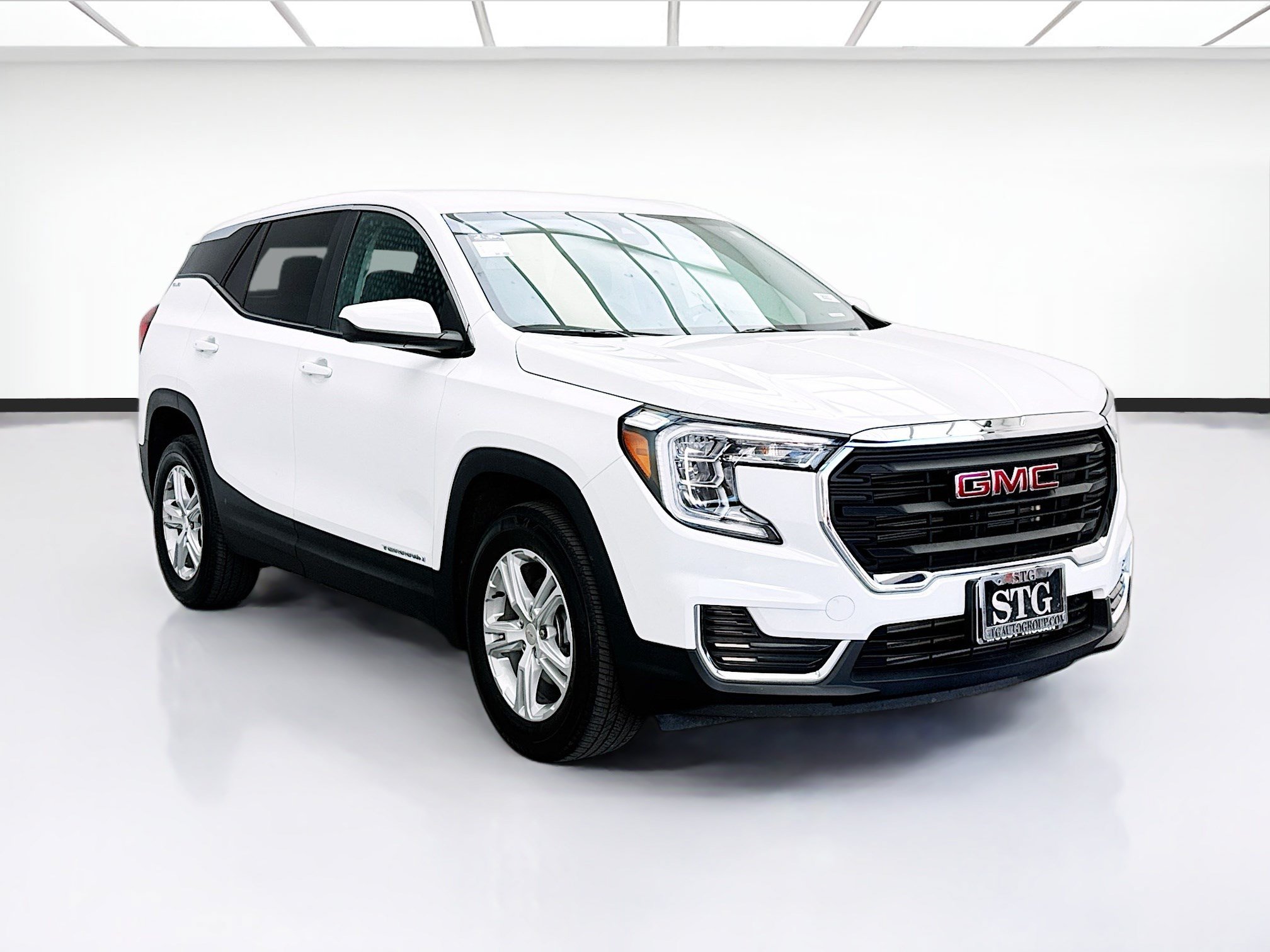 Used 2024 GMC Terrain SLE AWD/4WD image 3
