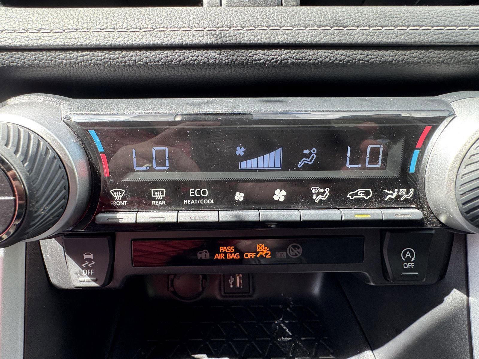Used 2025 Toyota RAV4 XLE AWD/4WD image 23