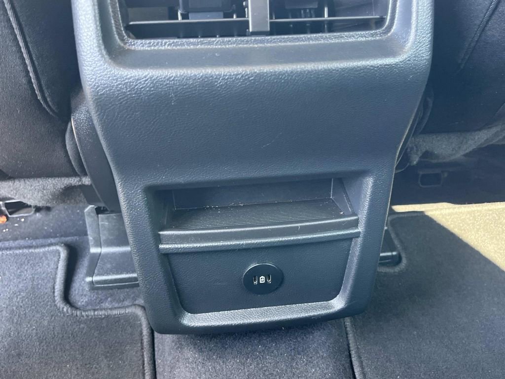 Used 2024 Ford Edge SE image 18