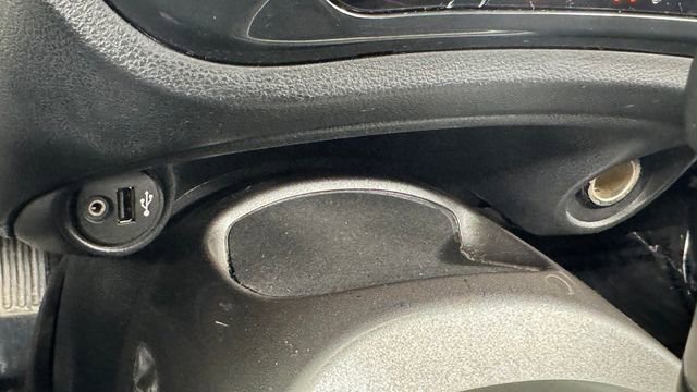 Used 2011 Nissan Juke SV FWD image 26