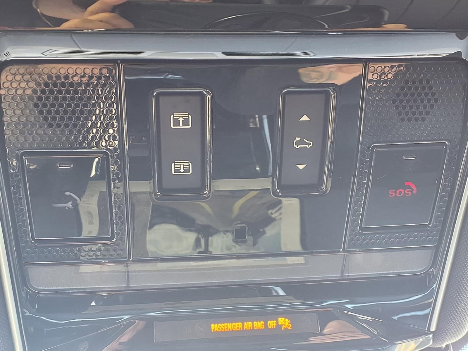 Used 2025 Land Rover Range Rover Sport SE image 10