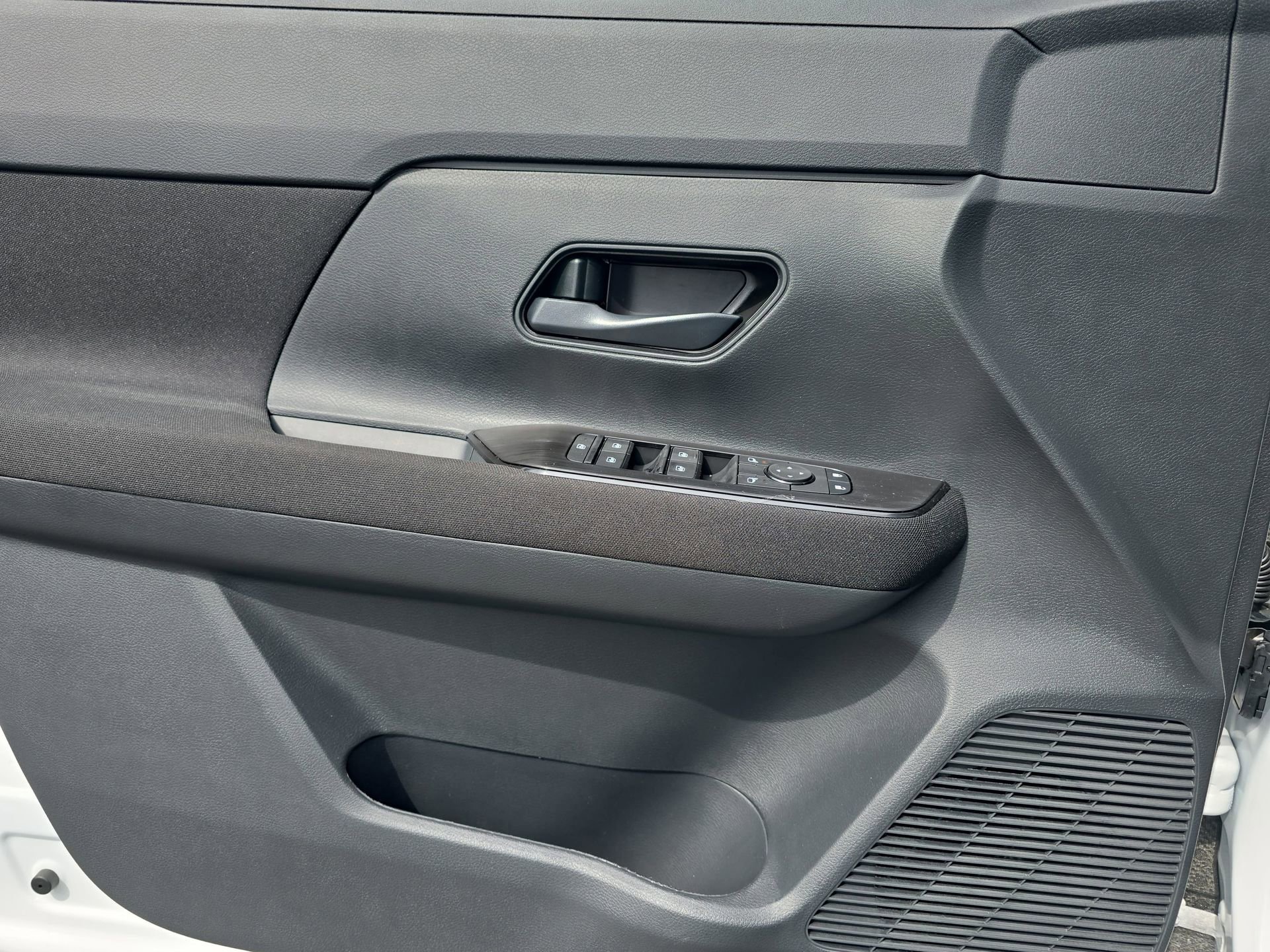 New 2026 Nissan Kicks S image 26