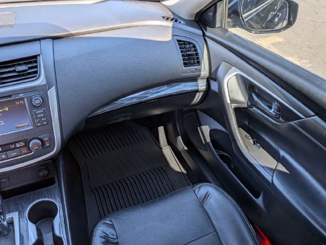 Used 2016 Nissan Altima 3.5 SL w/ 3.5 Technology Package FWD image 17