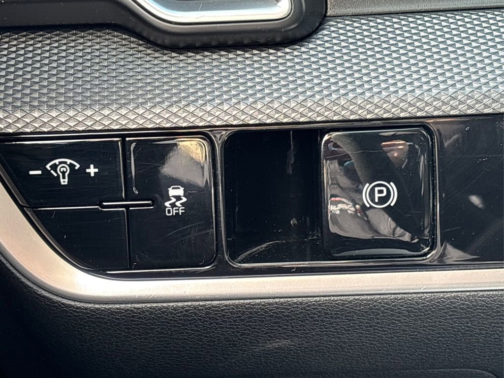 Used 2023 Kia Sportage LX image 32