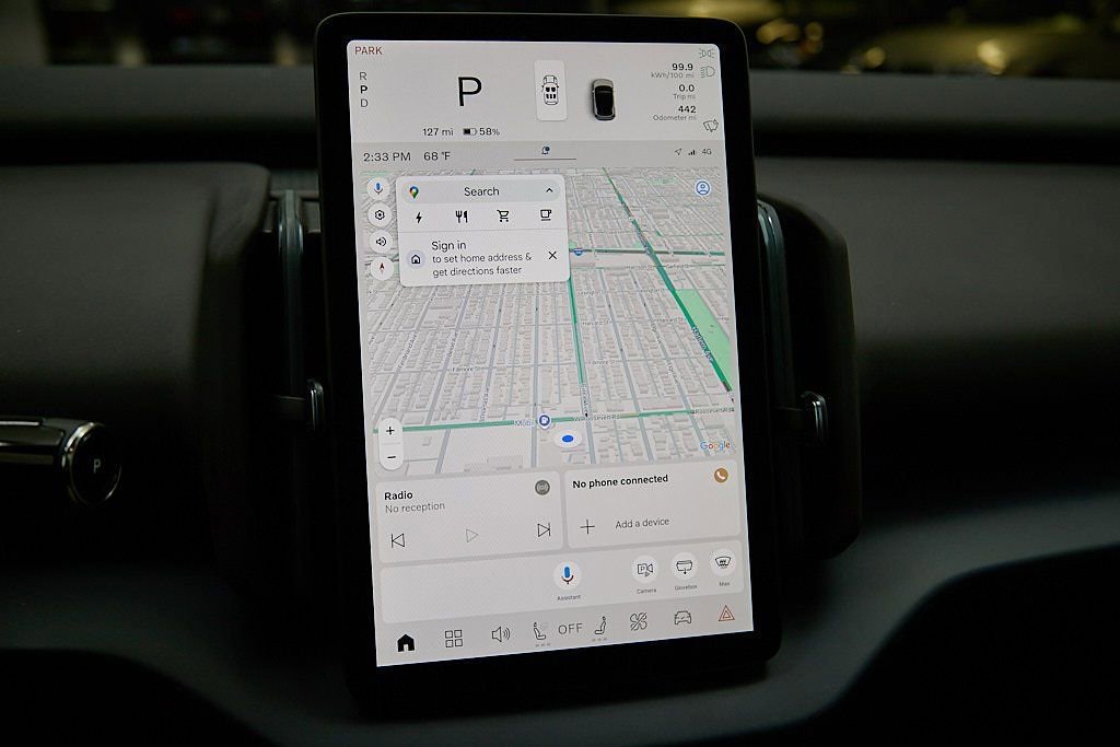 Certified 2025 Volvo EX30 Ultra w/ Climate Package image 28