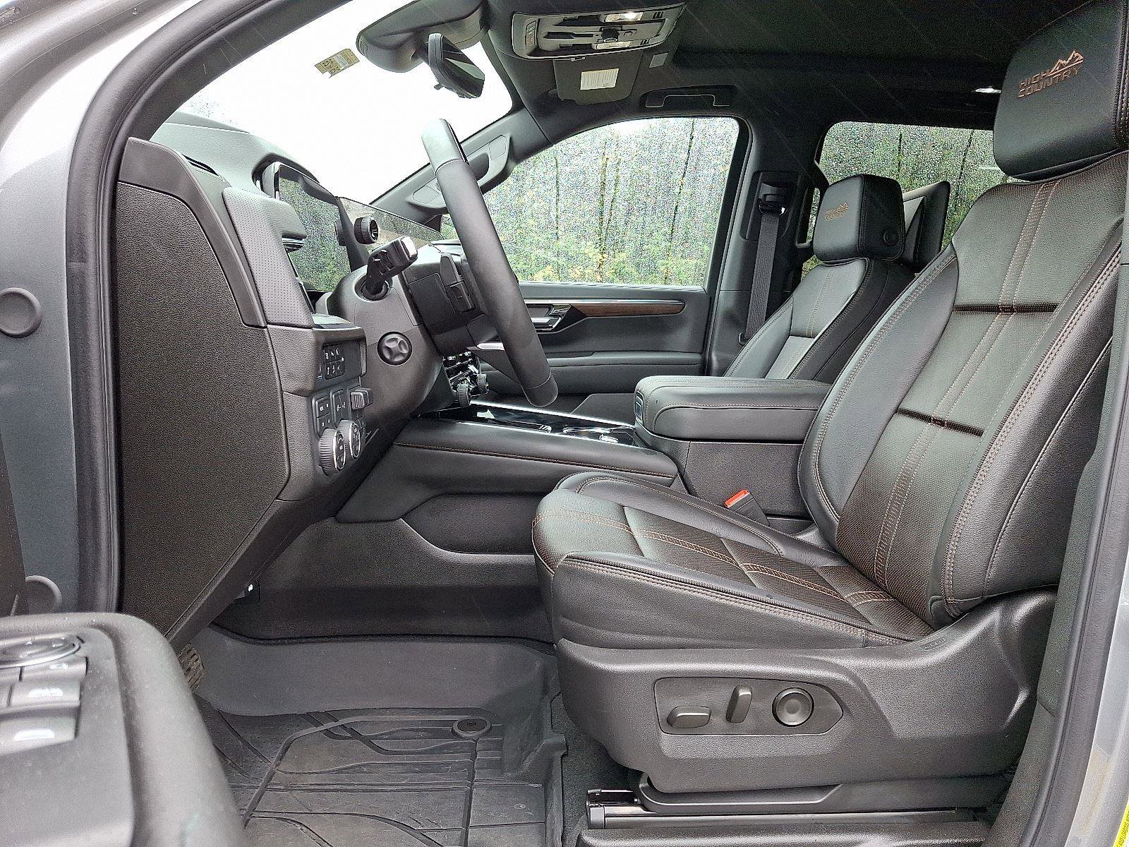 New 2025 Chevrolet Suburban High Country image 12