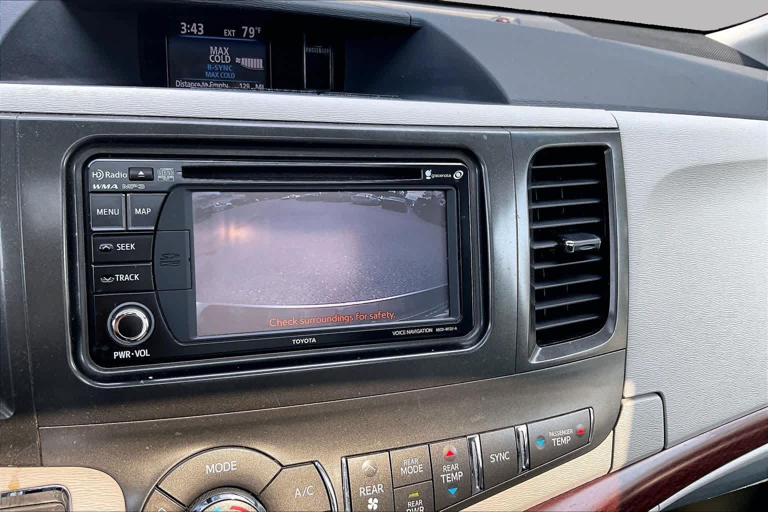 Used 2014 Toyota Sienna XLE w/ Entertainment Package FWD image 31