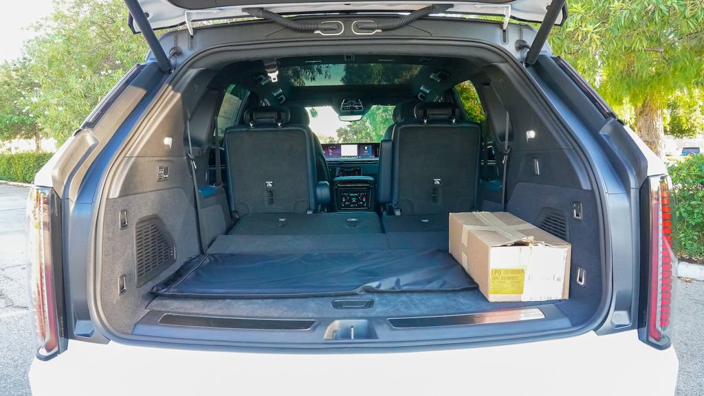 New 2025 Cadillac Escalade IQ Sport 2 w/ LPO, ONYX Package image 12