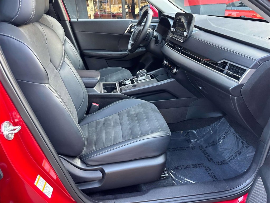 Used 2024 Mitsubishi Outlander SE image 15