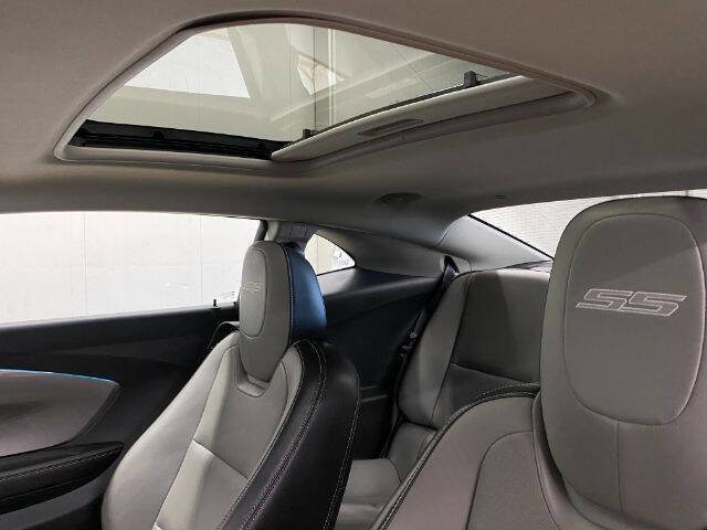Used 2010 Chevrolet Camaro SS w/ RS Package image 13