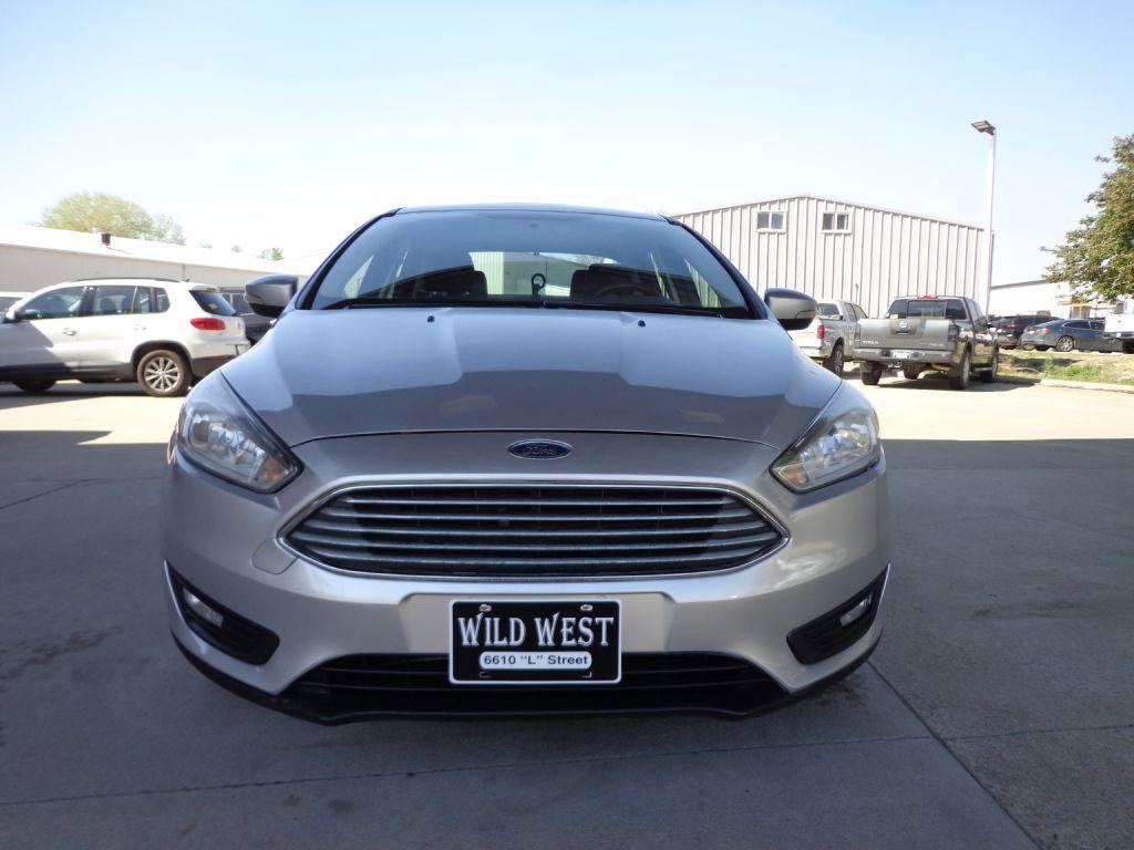 Used 2018 Ford Focus SEL w/ Cold Weather Package FWD image 2