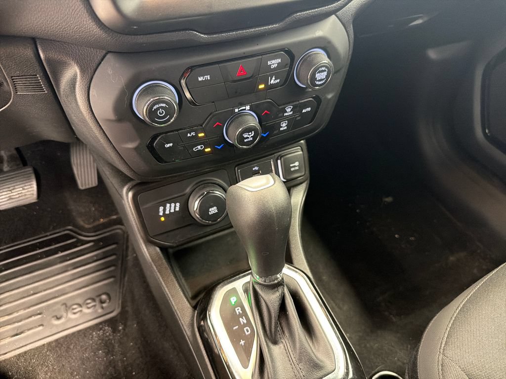 Certified 2022 Jeep Renegade Altitude w/ Convenience Group AWD/4WD image 29