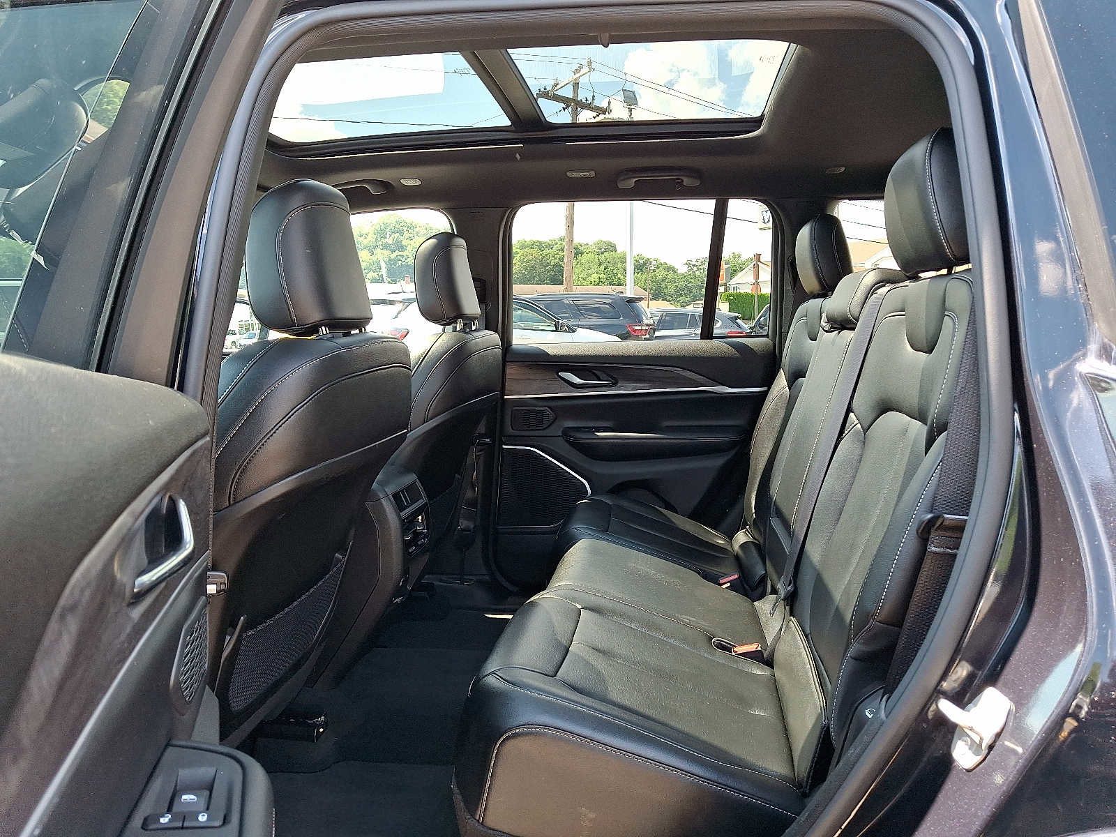 Used 2024 Jeep Grand Cherokee Limited 4xe image 11