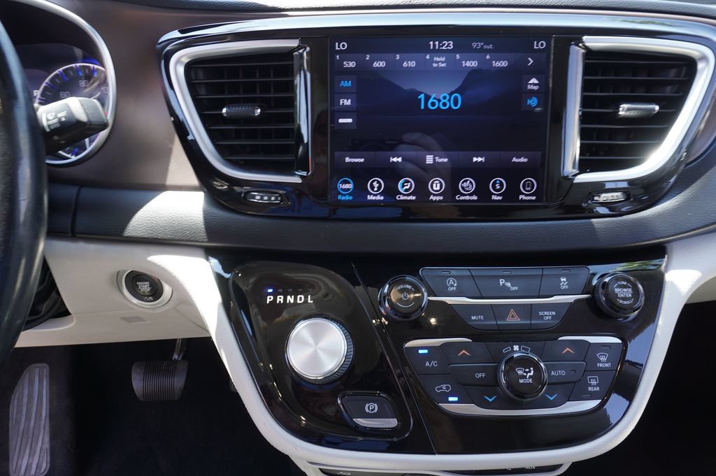 Used 2019 Chrysler Pacifica Touring-L Plus FWD image 19