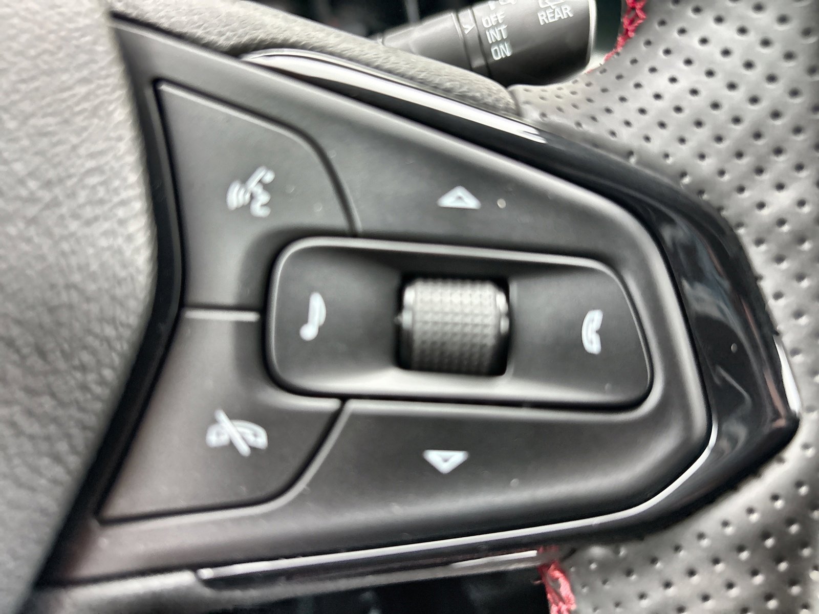 New 2026 Chevrolet Trax RS w/ Sunroof Package FWD image 25
