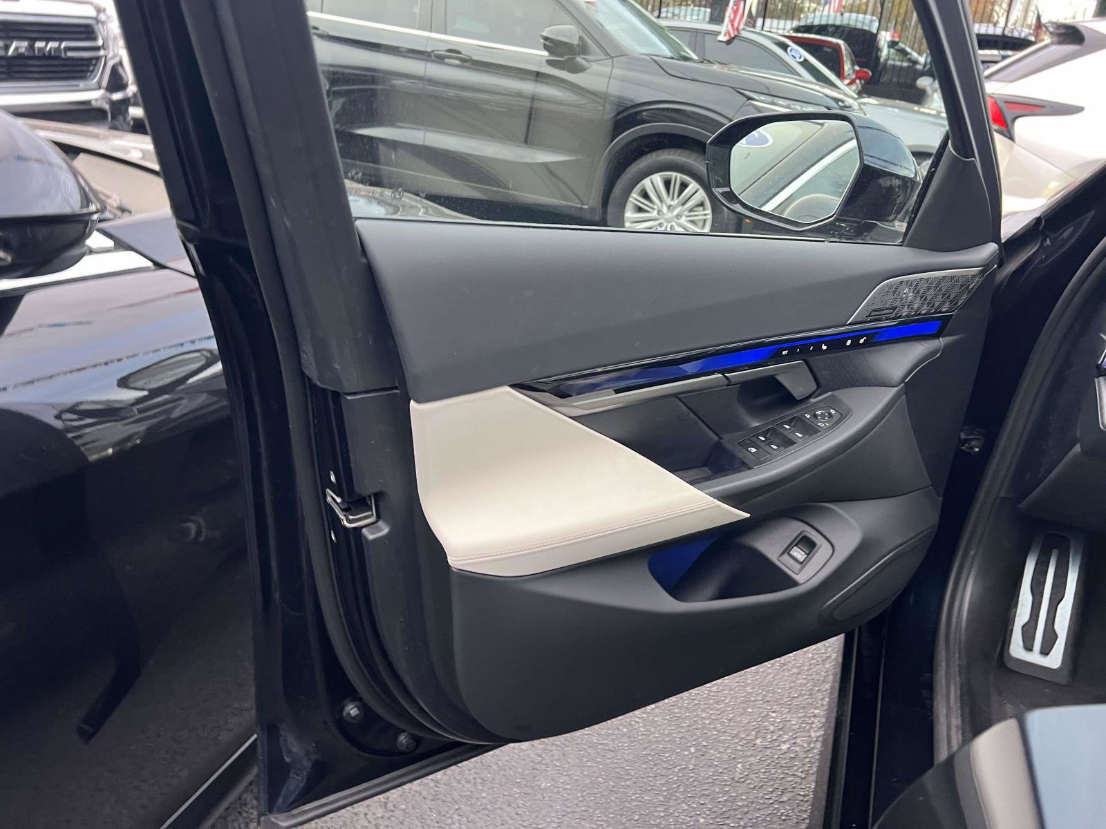 Used 2024 BMW 540i xDrive w/ Premium Package image 15