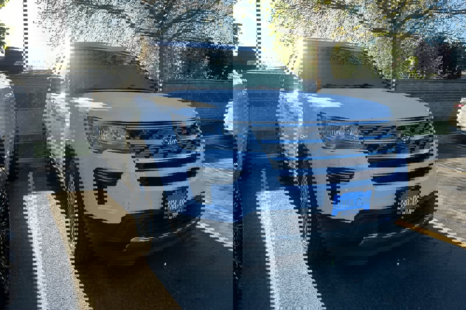 Used 2018 Ford Explorer XLT AWD/4WD image 3