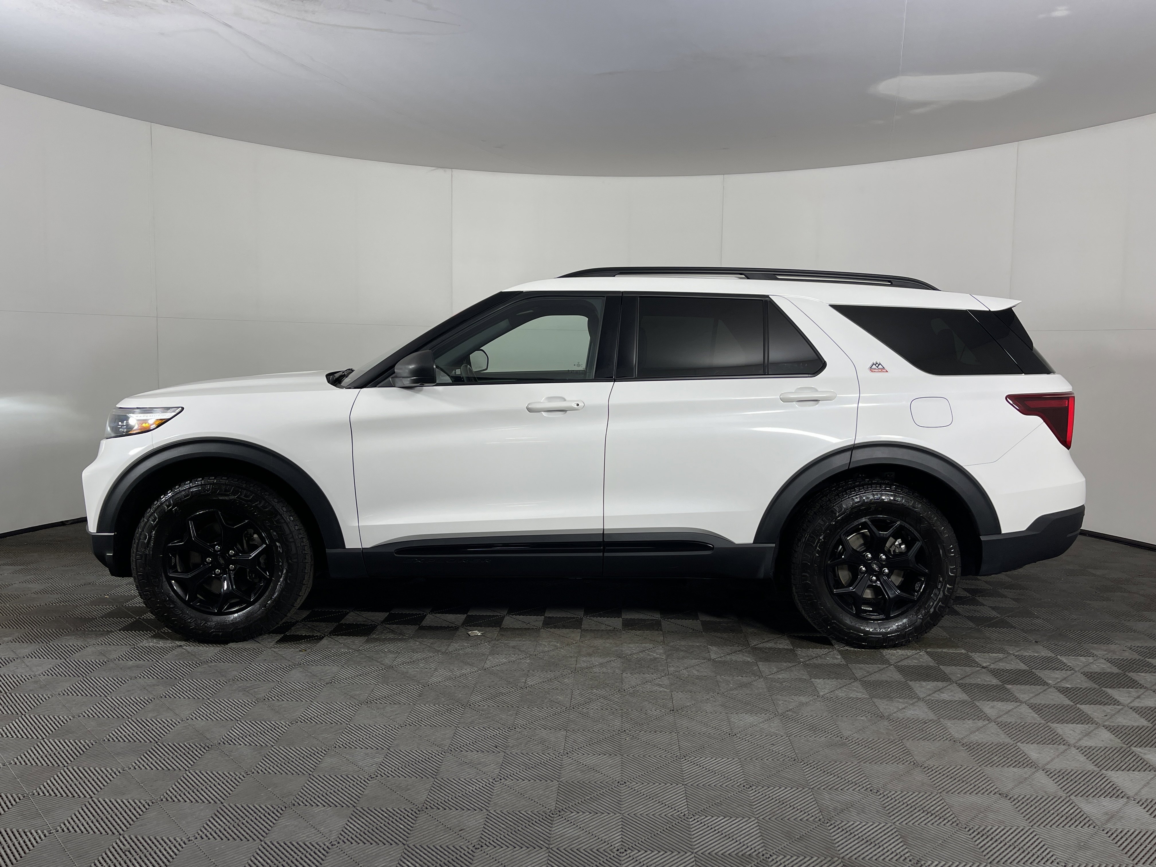 Used 2022 Ford Explorer Timberline image 3