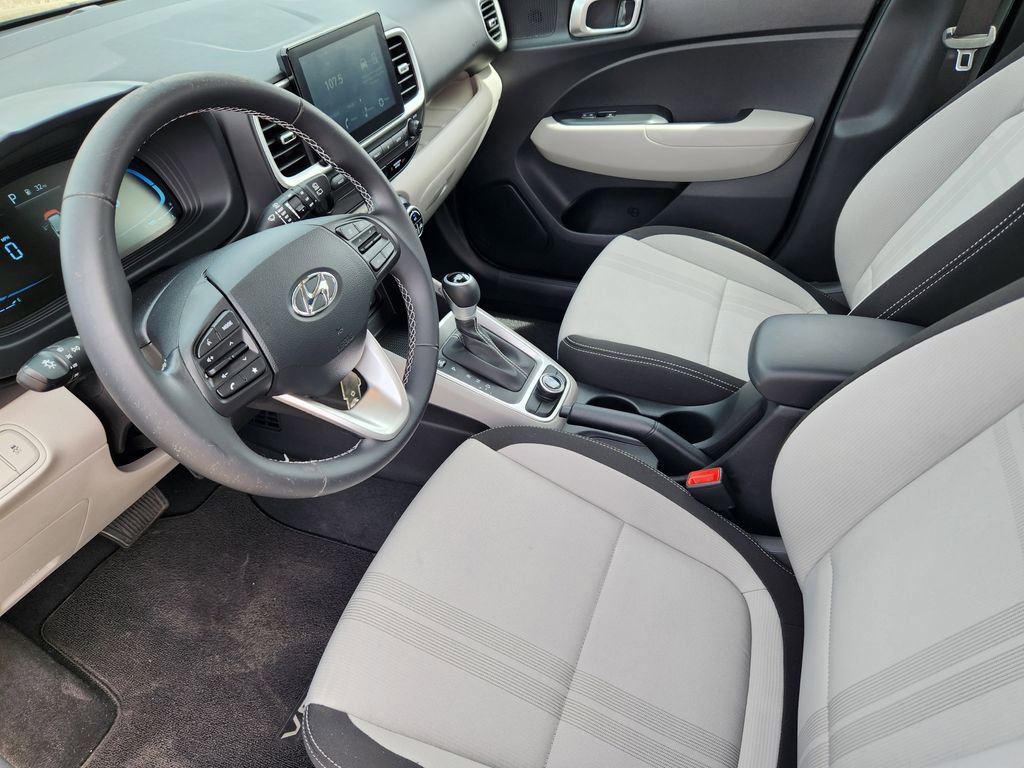 Used 2023 Hyundai Venue SEL FWD image 7