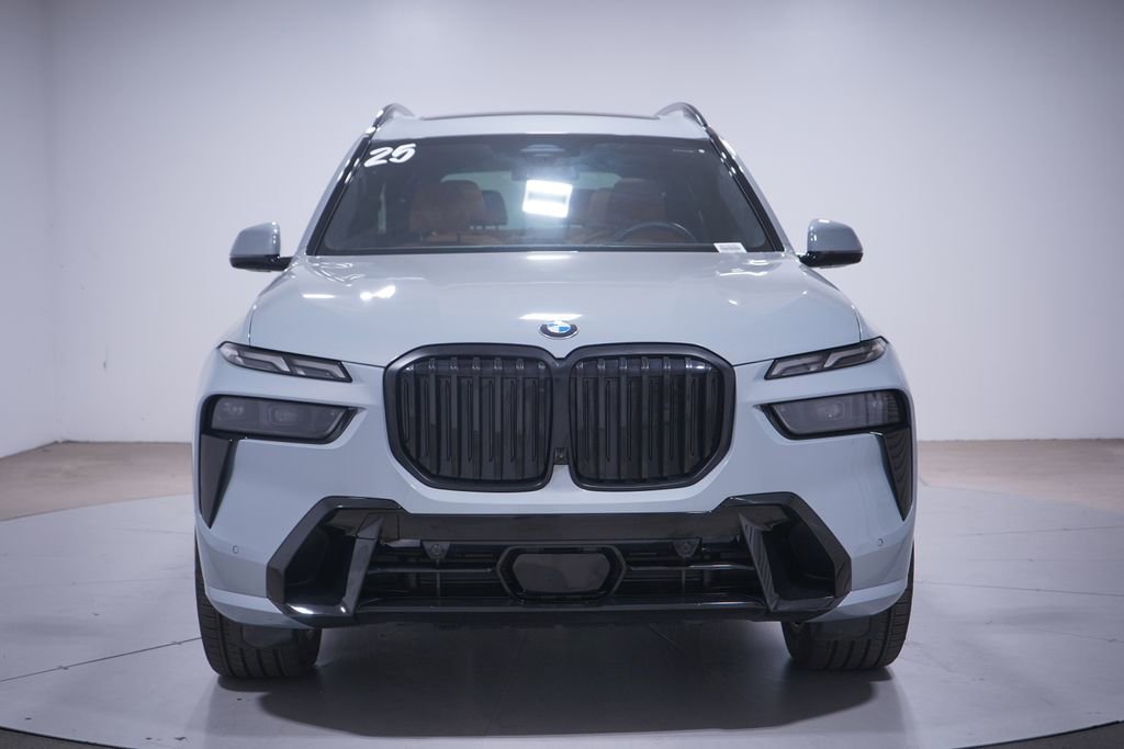 Used 2025 BMW X7 xDrive40i w/ M Sport Package image 4