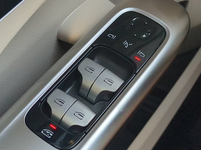 Used 2025 Mercedes-Benz C 300 Sedan image 23