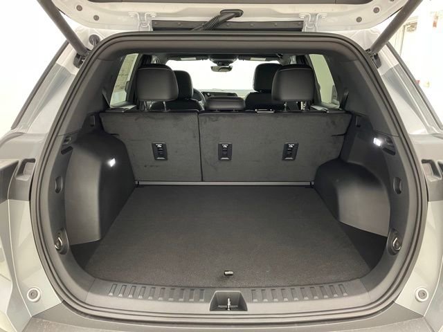 New 2025 Chevrolet Equinox ACTIV w/ Safety and Technology Package image 12