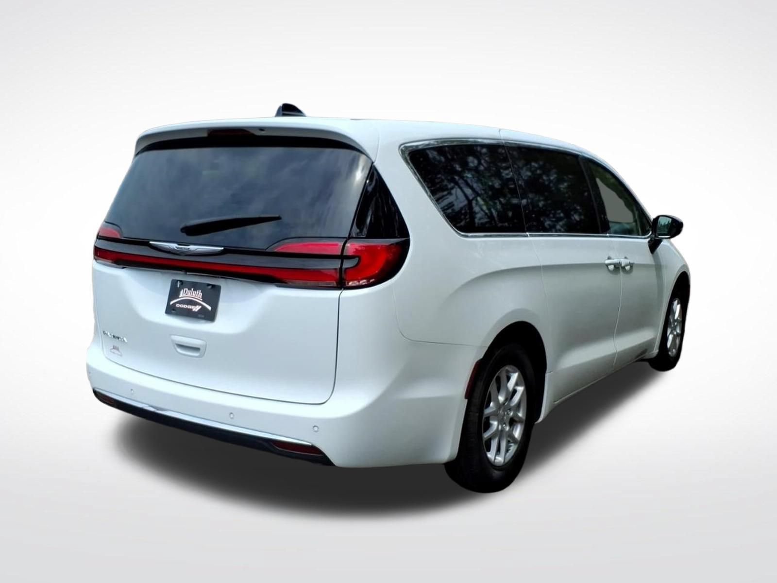 Used 2024 Chrysler Pacifica Touring-L FWD image 5