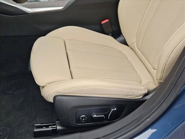 Used 2026 BMW 330i Sedan w/ M Sport Package RWD image 4