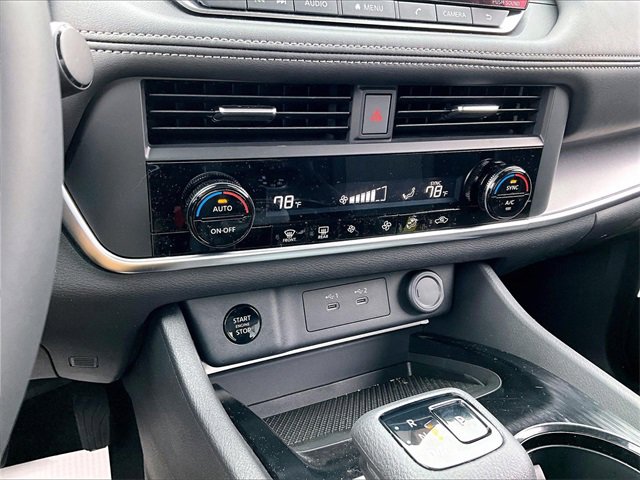 Used 2025 Nissan Rogue SV image 22