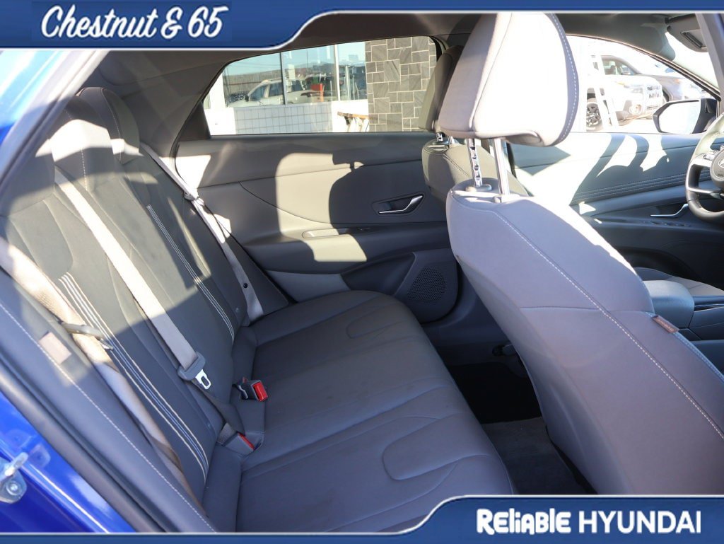 Certified 2025 Hyundai Elantra SEL FWD image 12