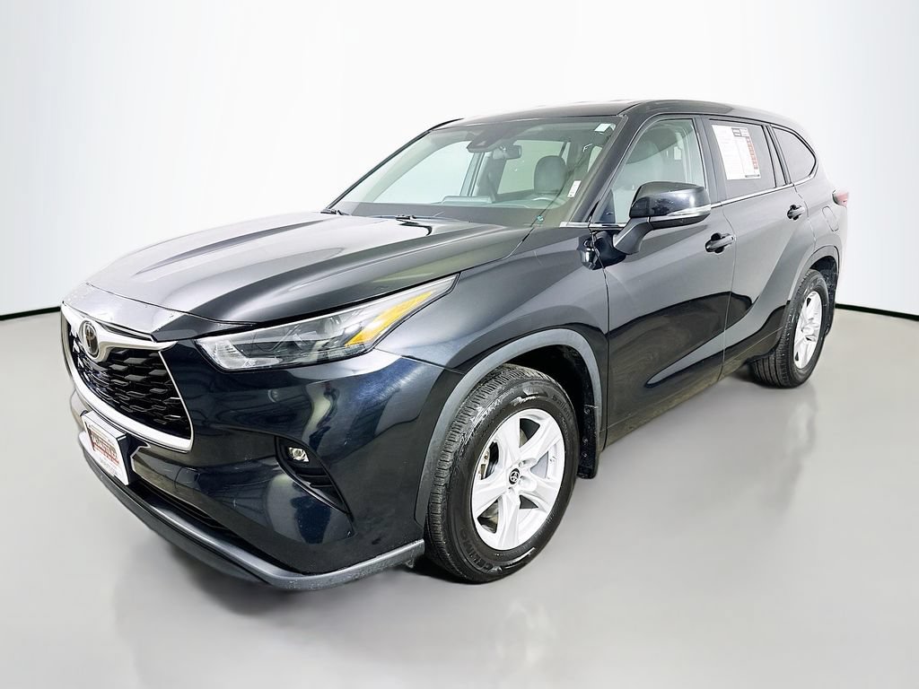 Used 2024 Toyota Highlander LE AWD/4WD video 3