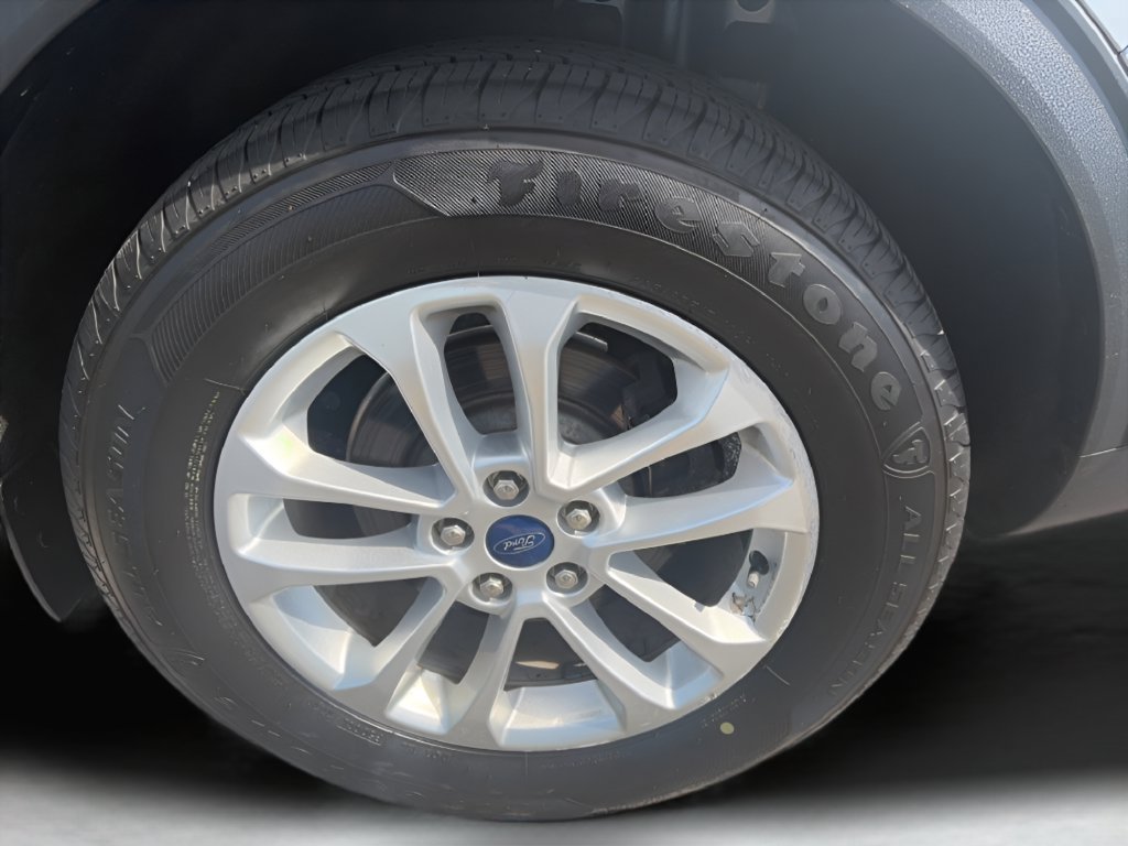 Used 2022 Ford Escape SE w/ Cold Weather Package FWD image 32