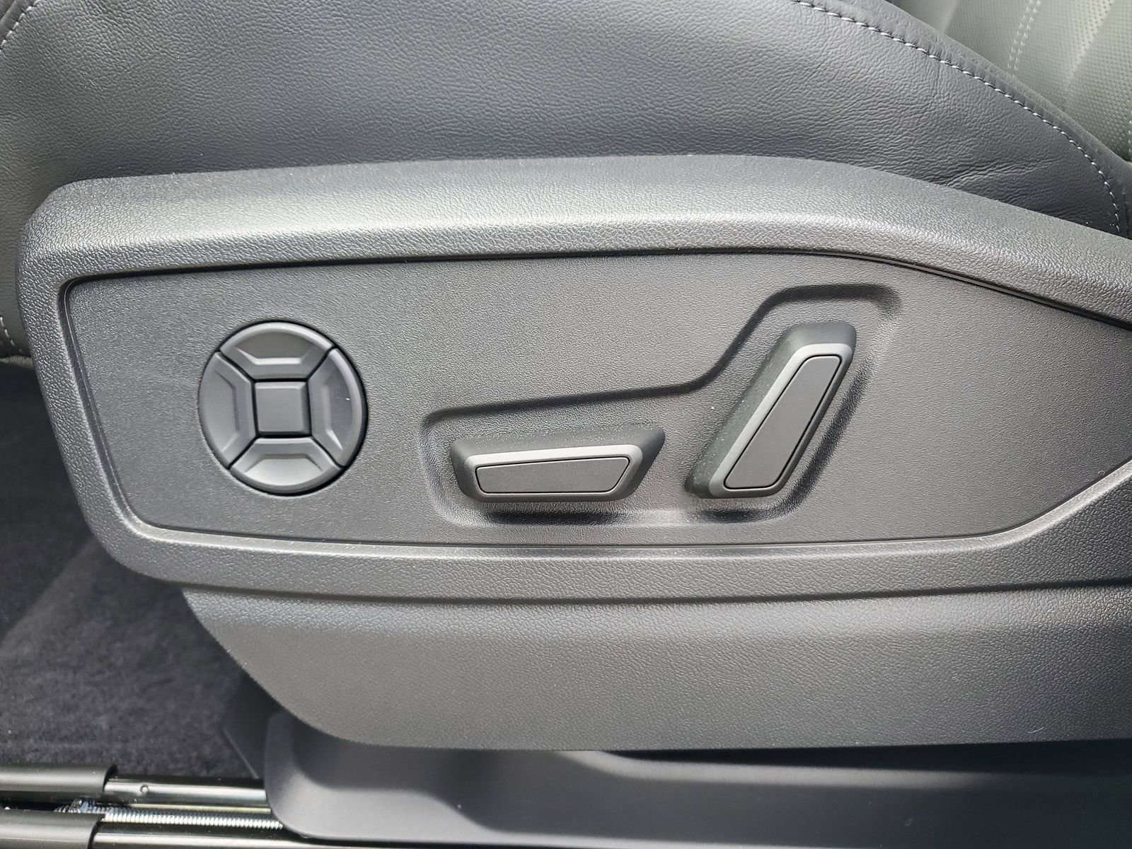 New 2025 Audi Q5 Premium Plus AWD/4WD image 24