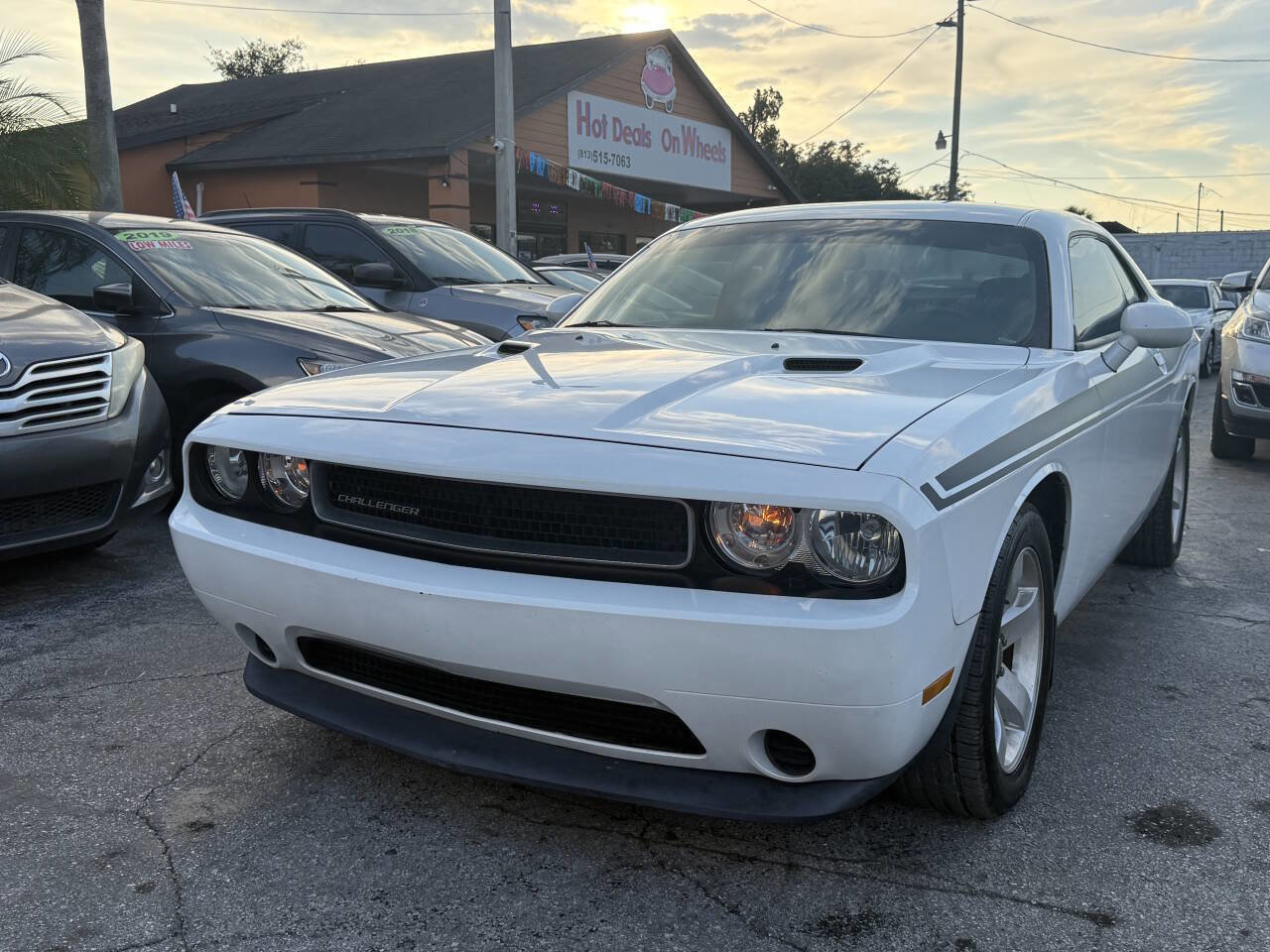Used 2013 Dodge Challenger SXT RWD image 3