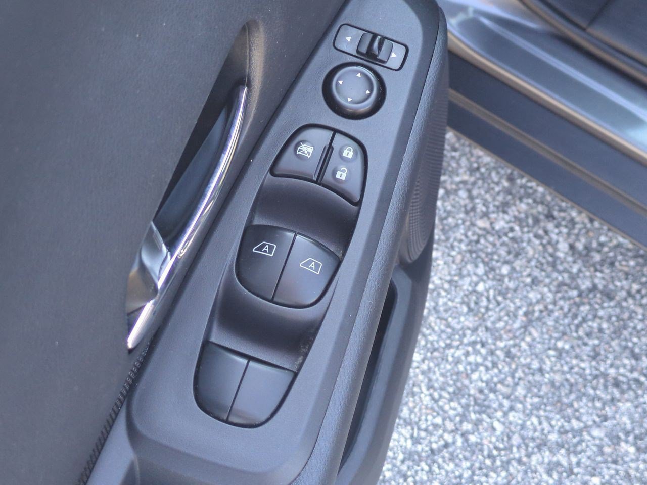 Certified 2021 Nissan Kicks SV FWD image 15